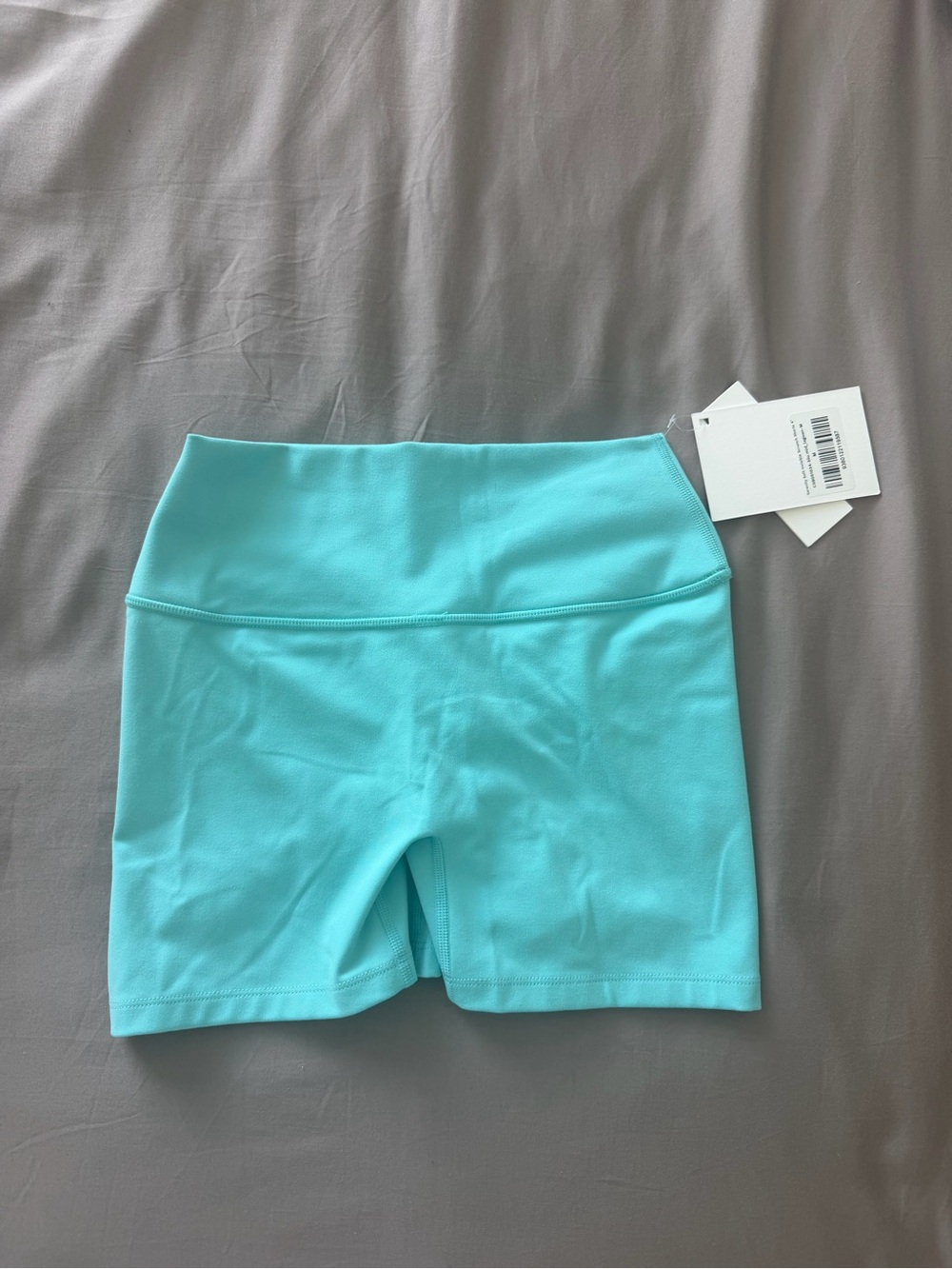 CSB Serenity Soft Invisible Scrunch Shorts 4"
Color: Lagoon
Size: Medium